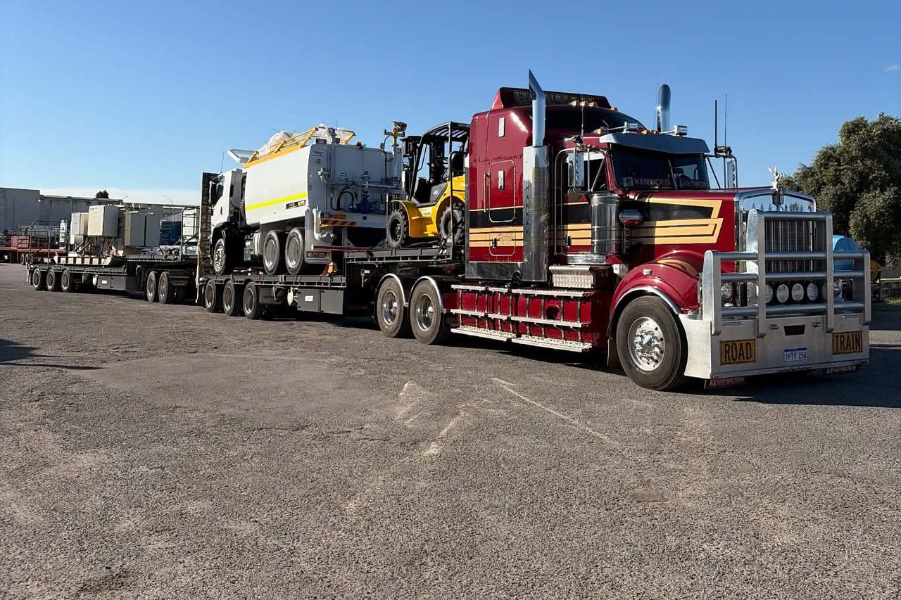 G&S Hannah Transport Kenworth road train, loaded and on its way to Brisbane.